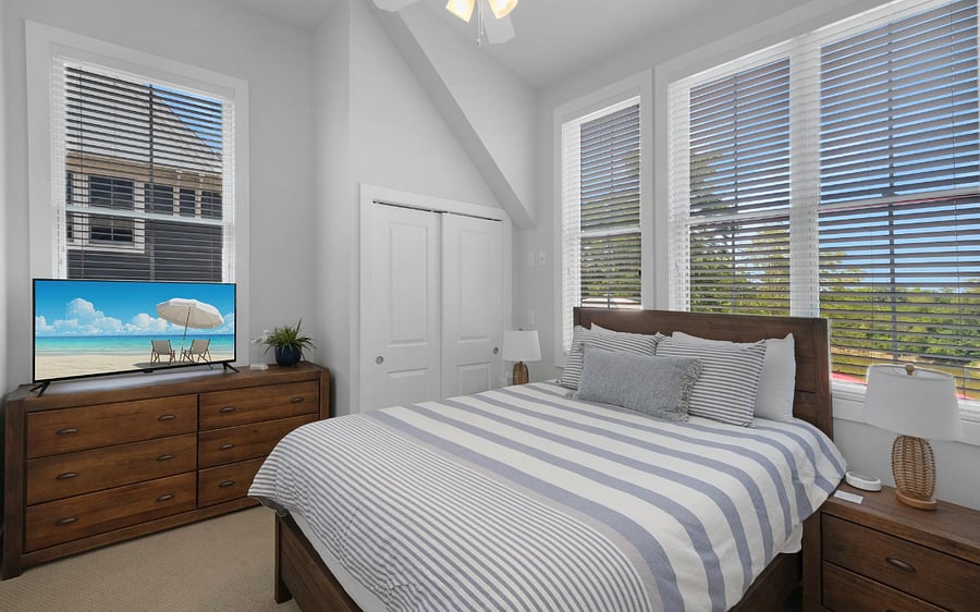 Photo credit: Harbor Inn