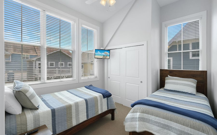 Photo credit: Harbor Inn