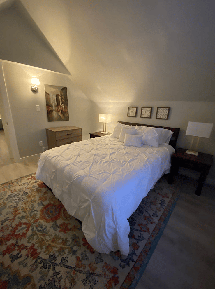 510 Elsmere - Upstairs Queen Bedrooms 2