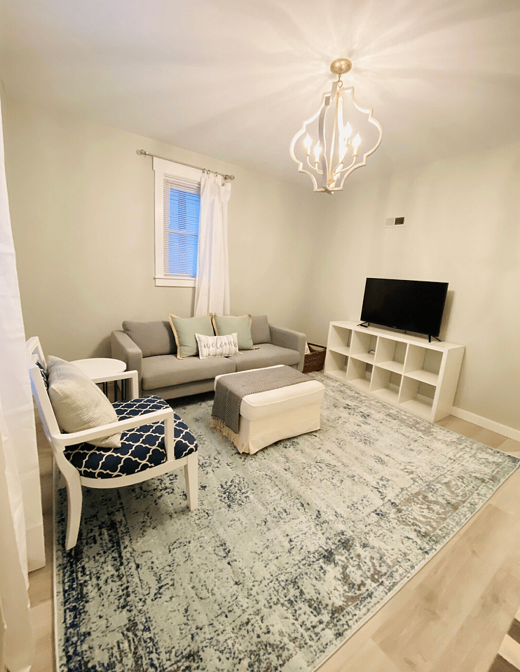 510 Elsmere Living Room