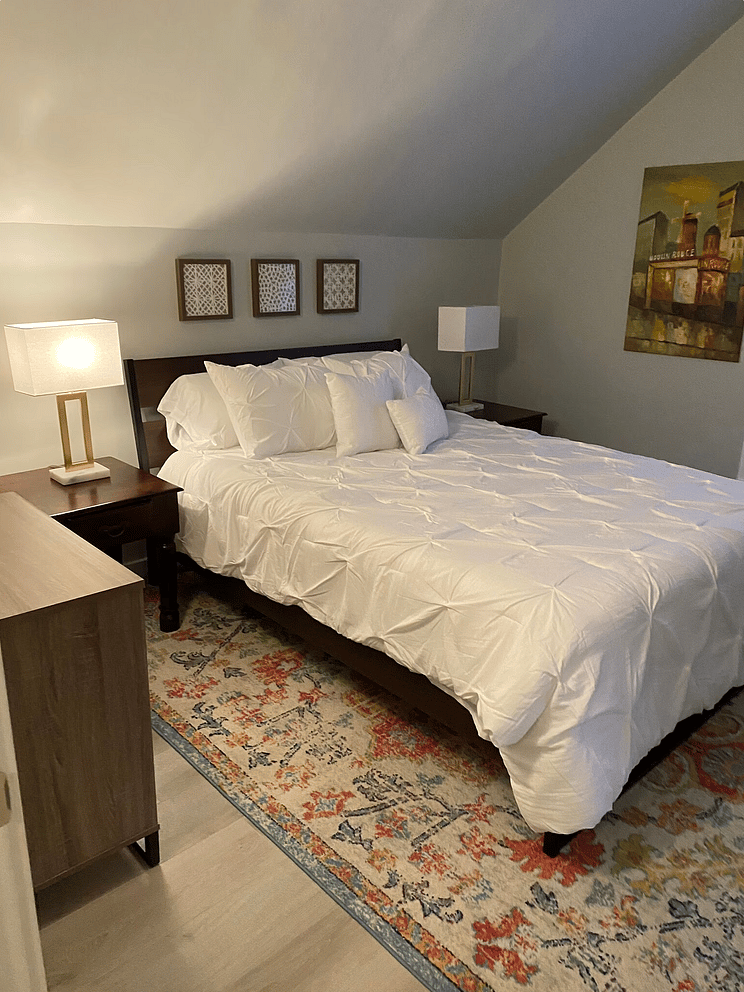 510 Elsmere - Upstairs Queen Bedroom 2
