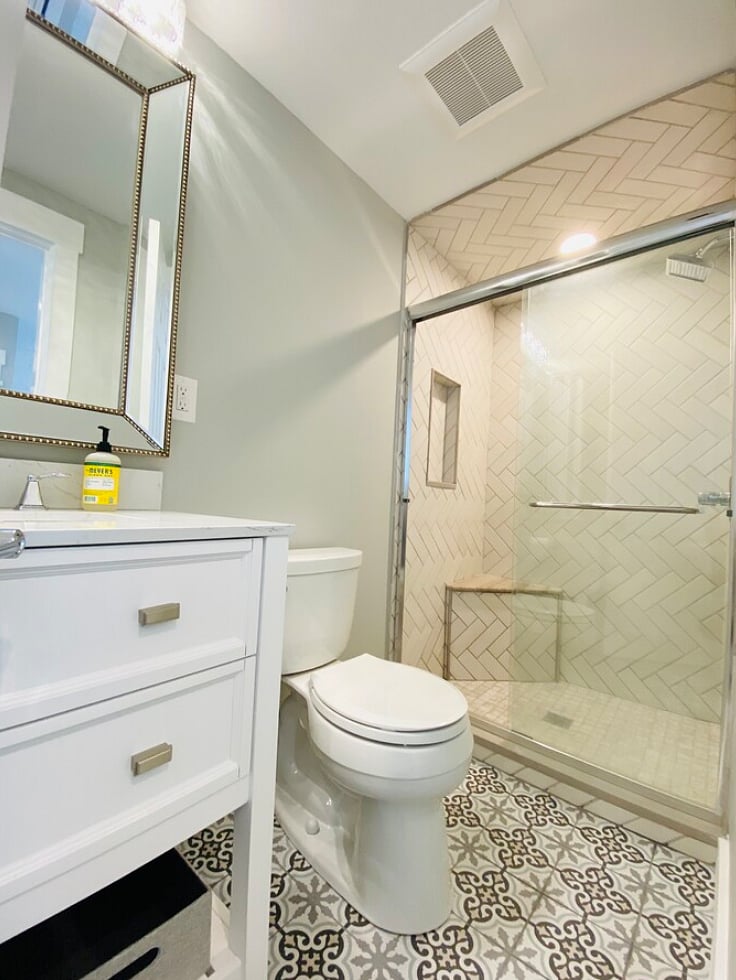 512 Elsmere - Full Bathroom