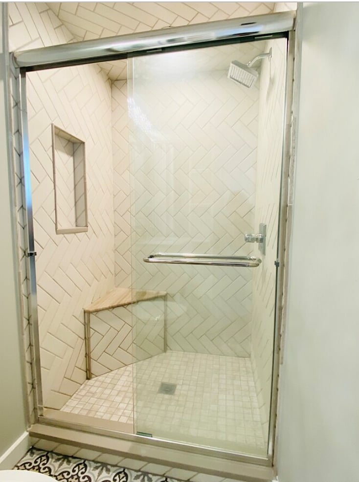 512 Elsmere - Full Bathroom