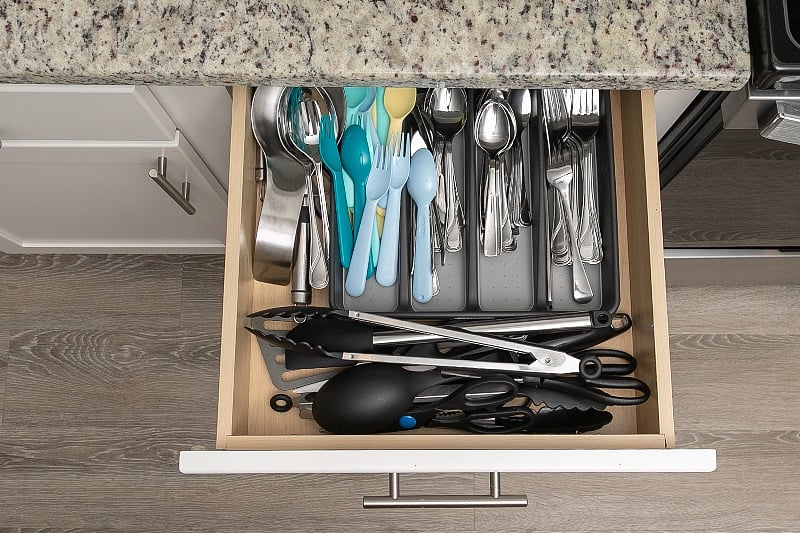 Silverware is all included for both adults and children.