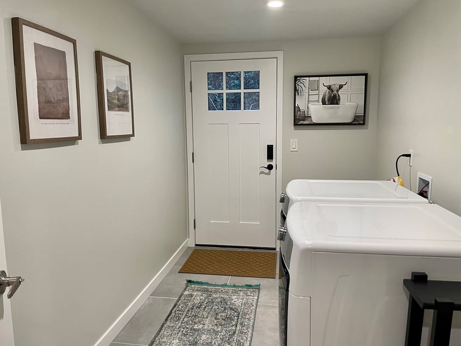 Mud/laundry room
