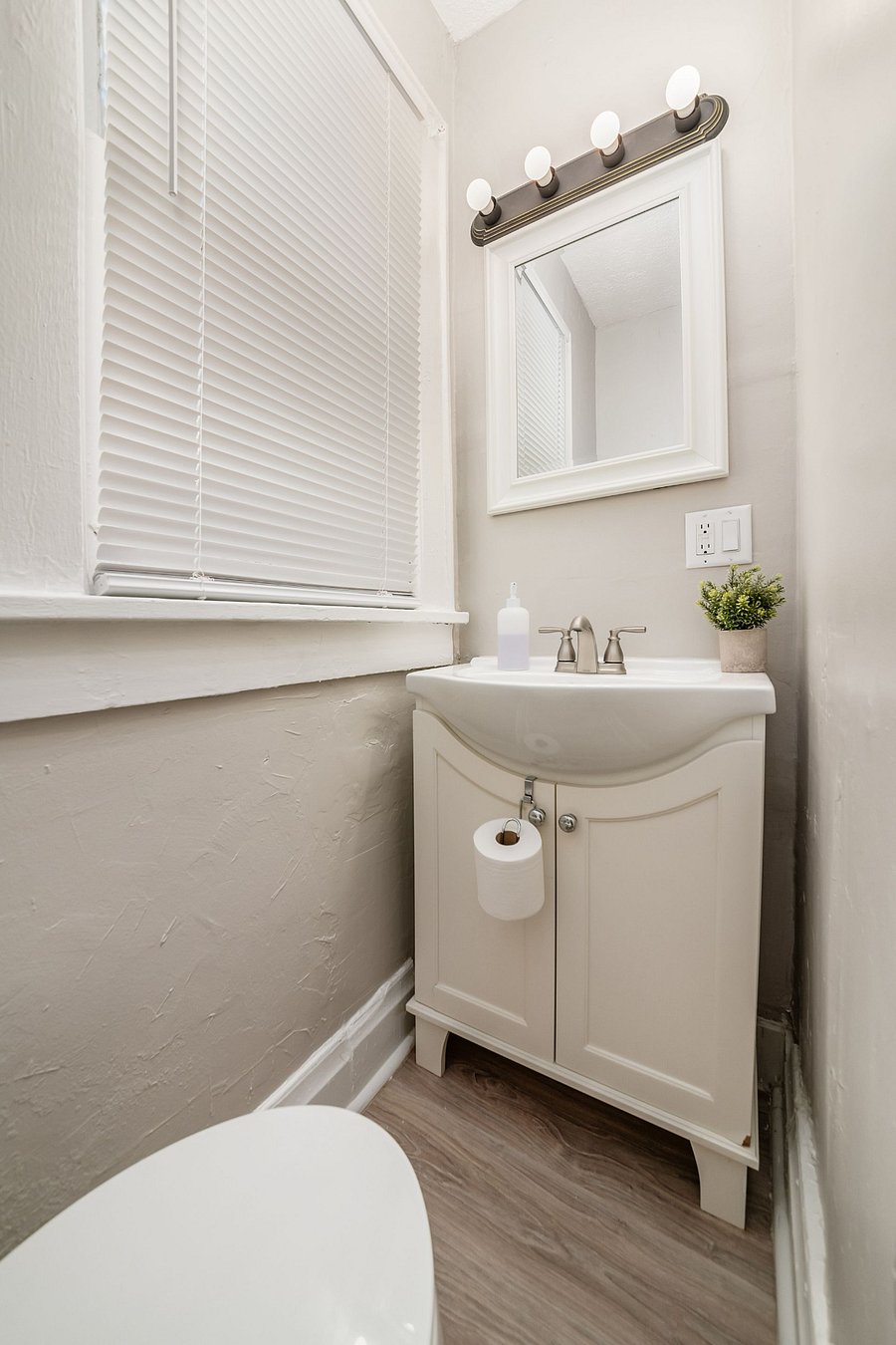 Furnished Finder property 617873_1 photo 18
