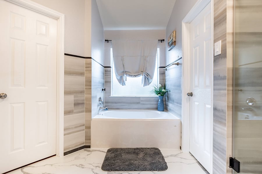 Tub in Master Bathroom