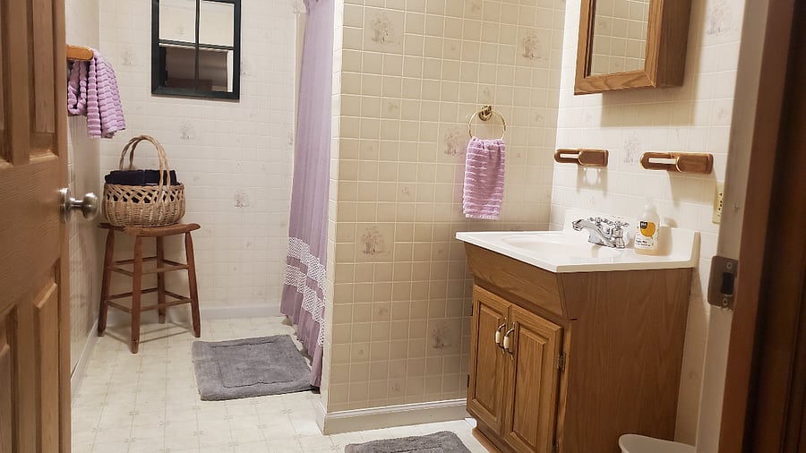 Full Bathroom