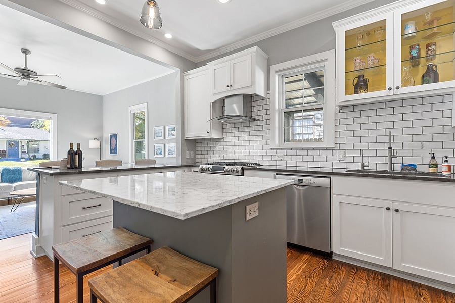 Gorgeous, fully stocked kitchen