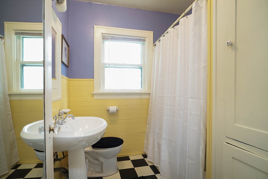 Full Bathroom
