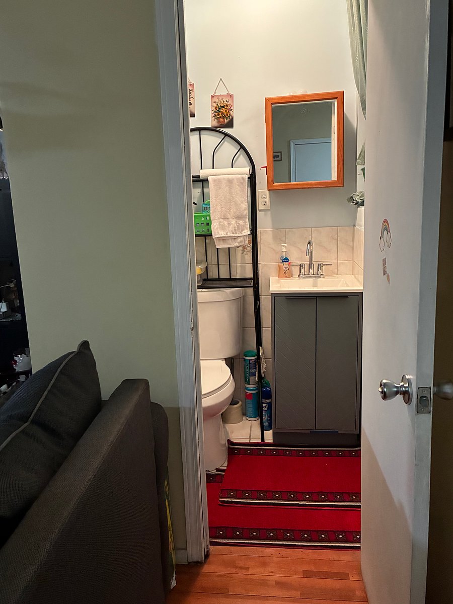 Half bathroom share