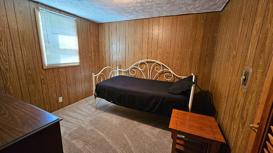 Lower level bedroom (3/4)