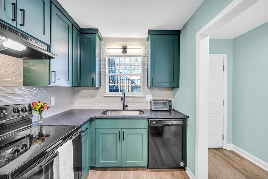 Brand New Kitchen Cabinets and Countertops