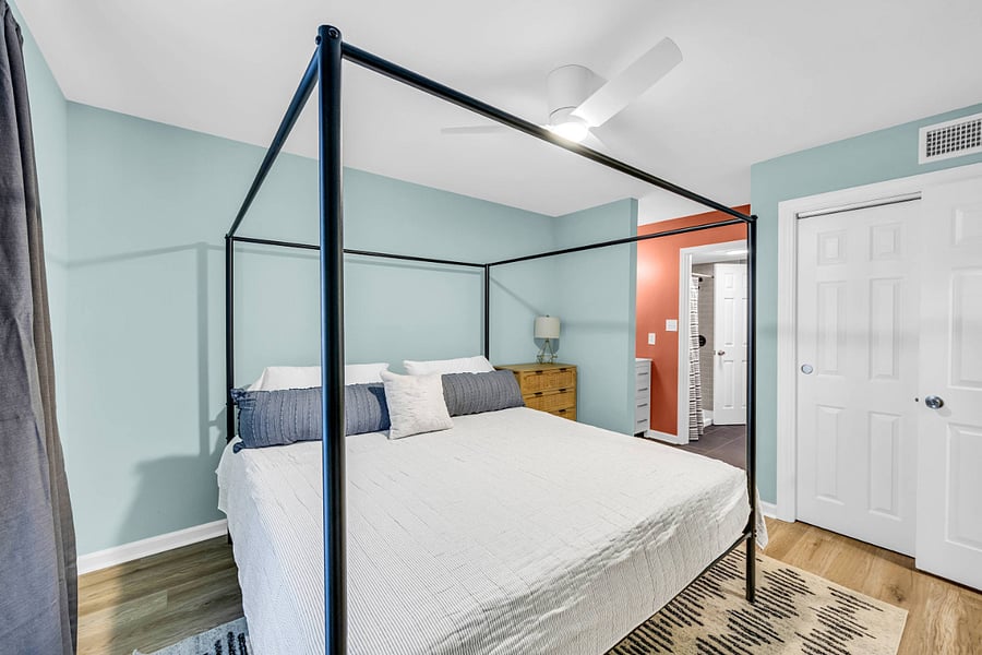King Canopy Room with Attached Vanity Area