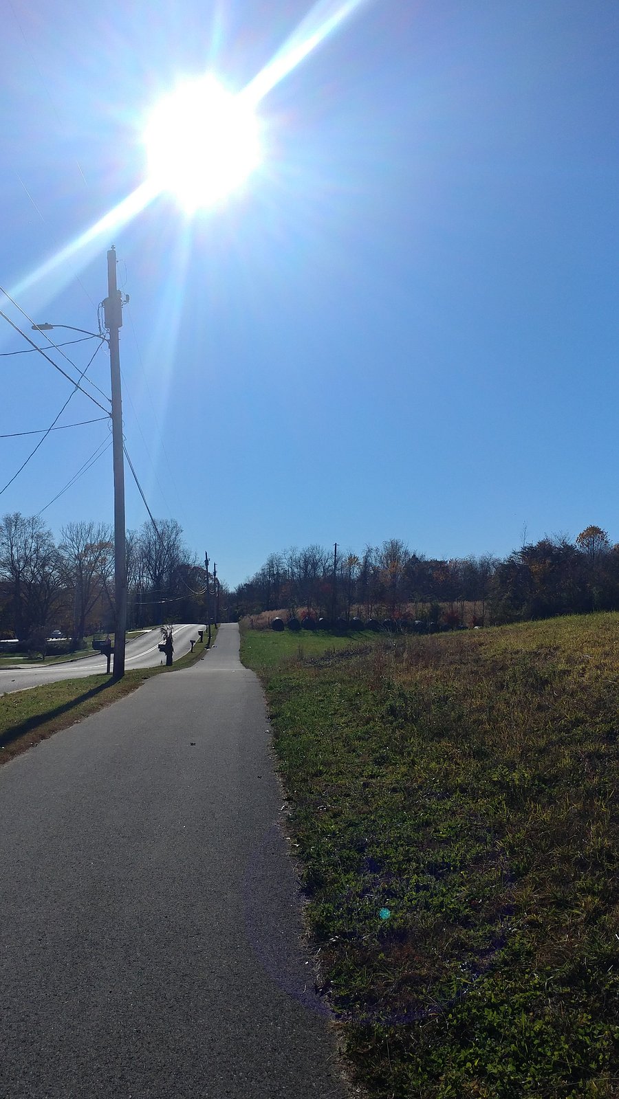Sidewalk to Willow Springs Park - 400 meters from our guesthouse (with sidewalk all the way there)