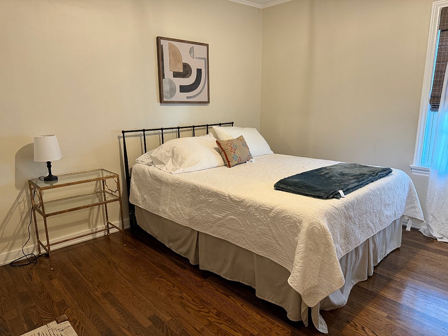 Bedroom with queen sized bed