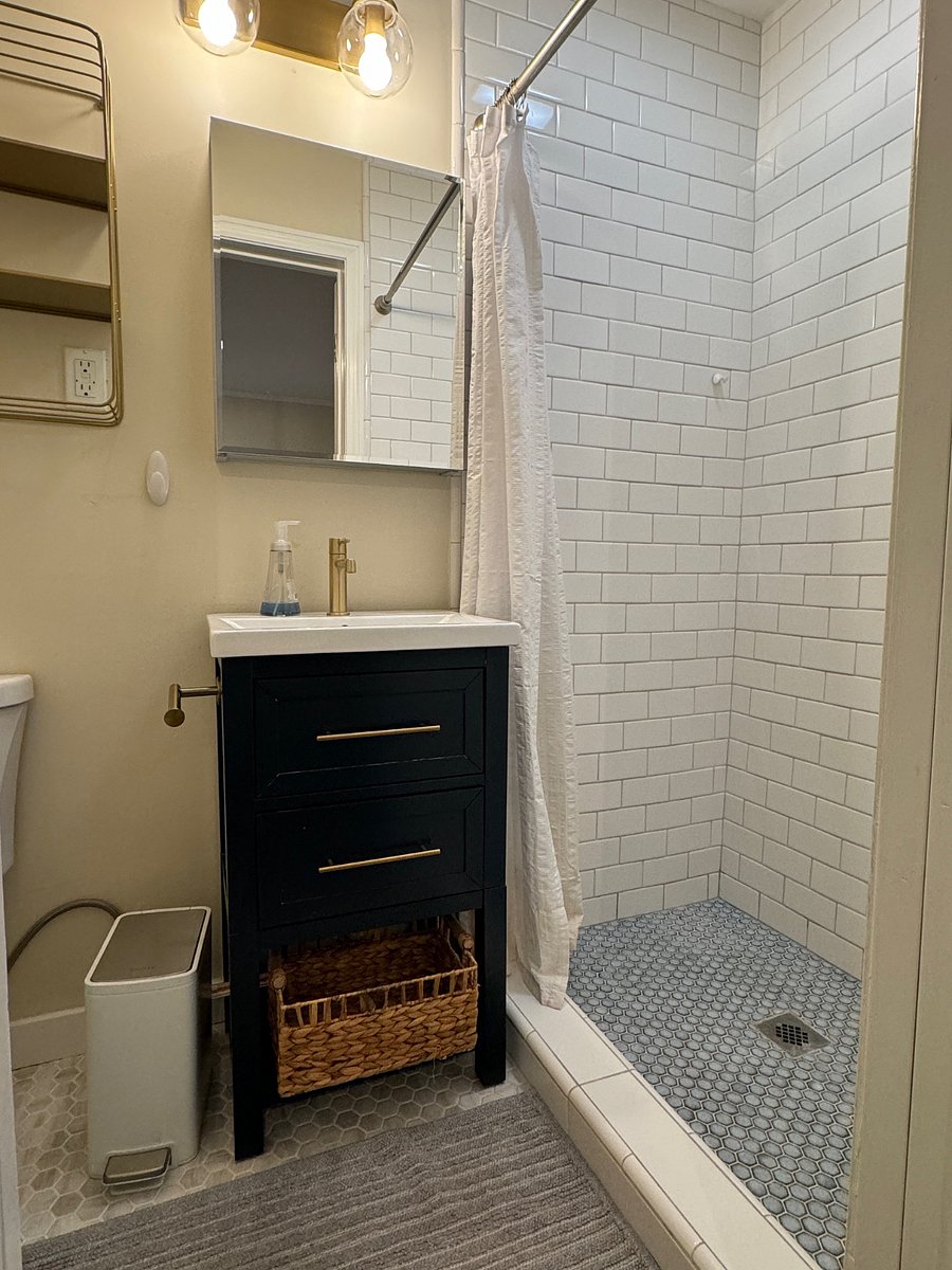 Ensuite bathroom
