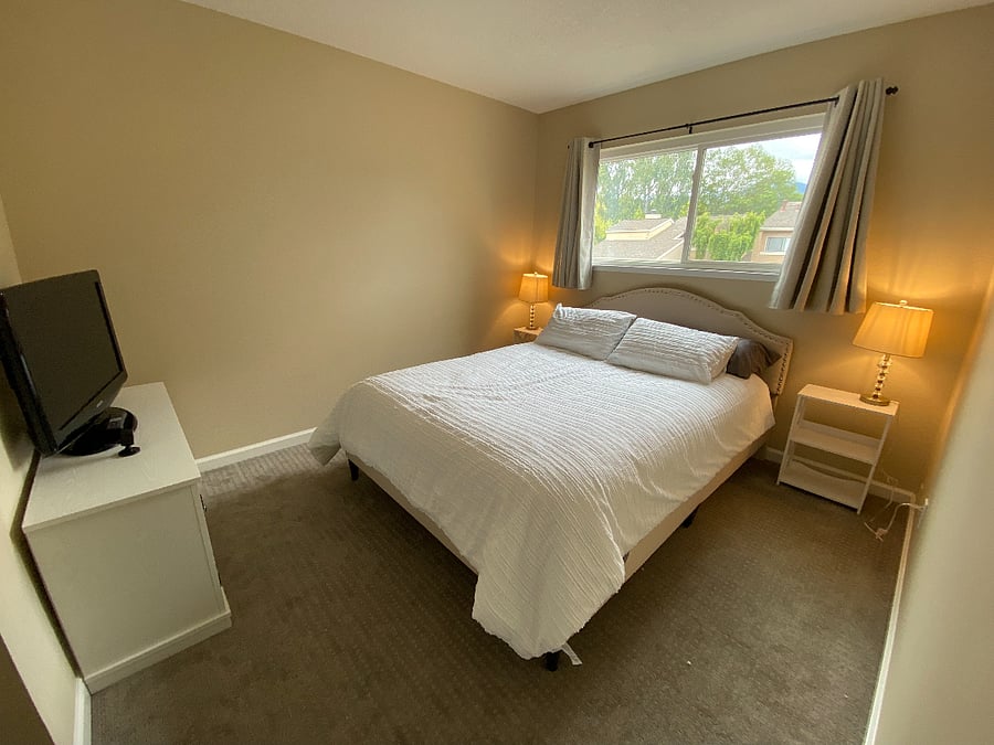 Private bedroom #1 - queen bed