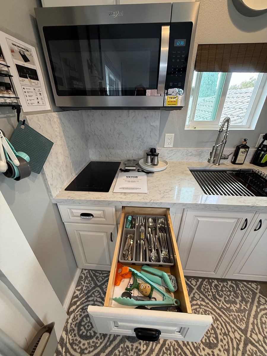 Electric Cooktop and Sink