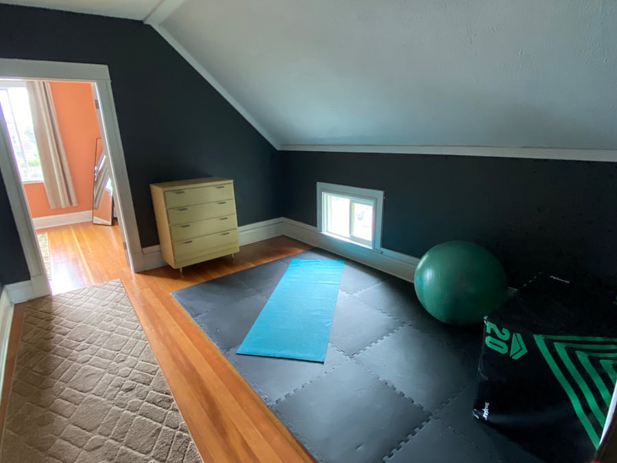 Upstairs landing with exercise space