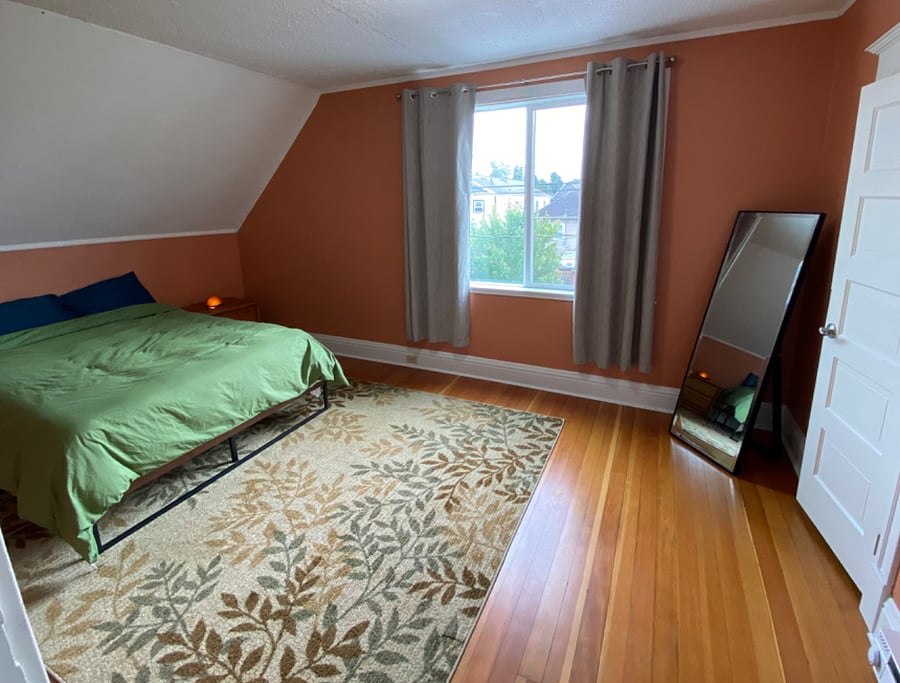 Queen bedroom with large walk-in closet