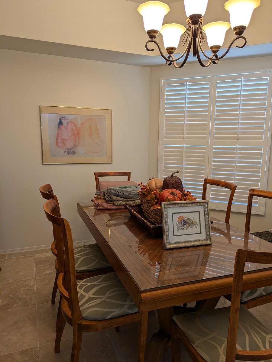 FORMAL DINING ROOM
