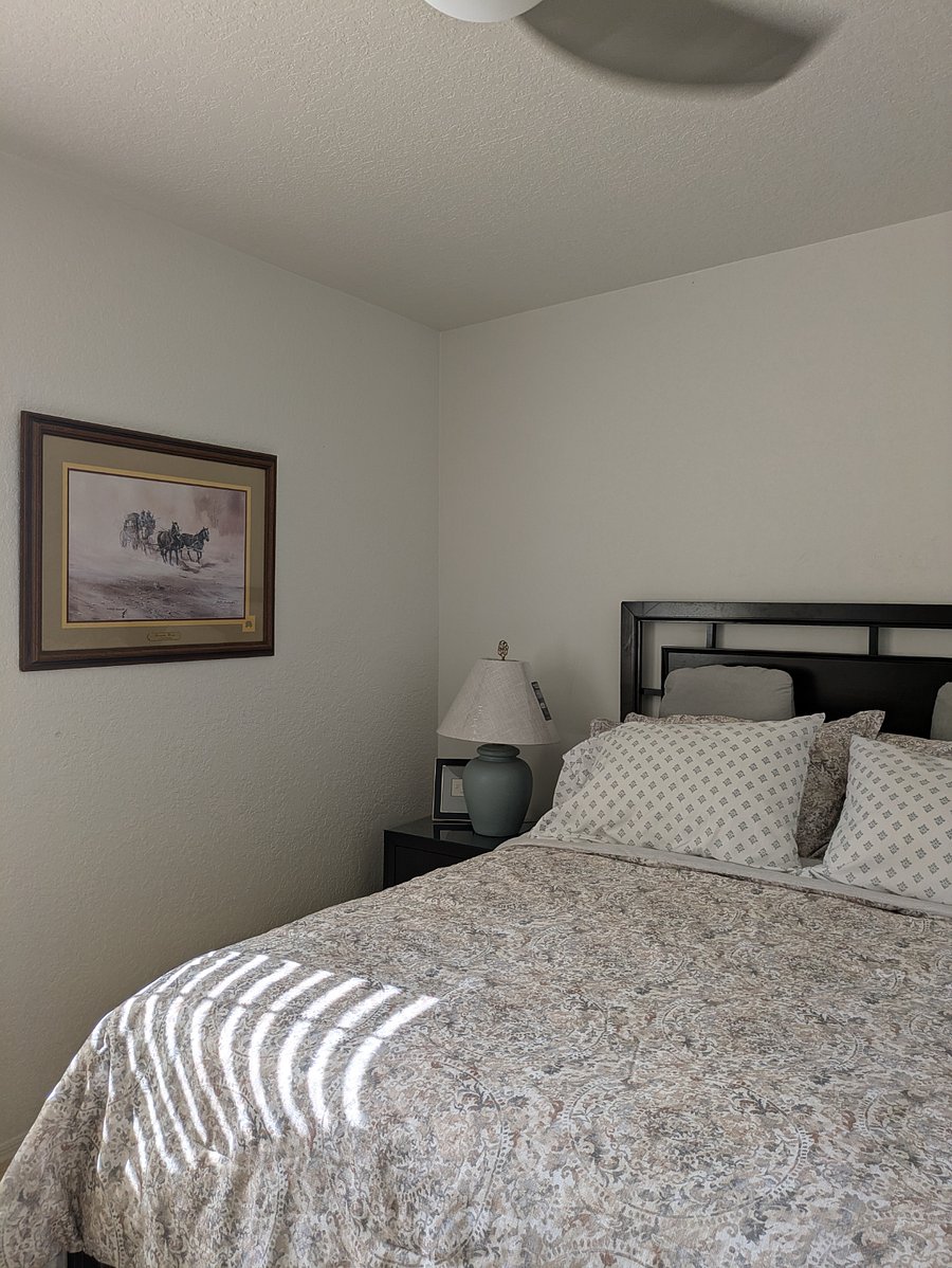 SMALLER BEDROOM $1400/MONTH