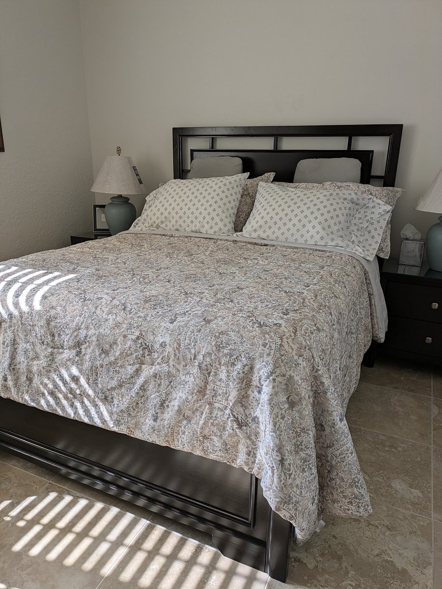SMALLER BEDROOM $1400/MONTH