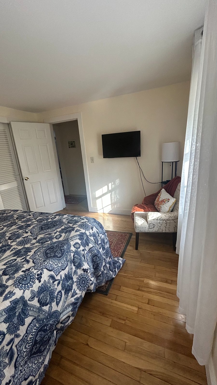 Smart TV in room