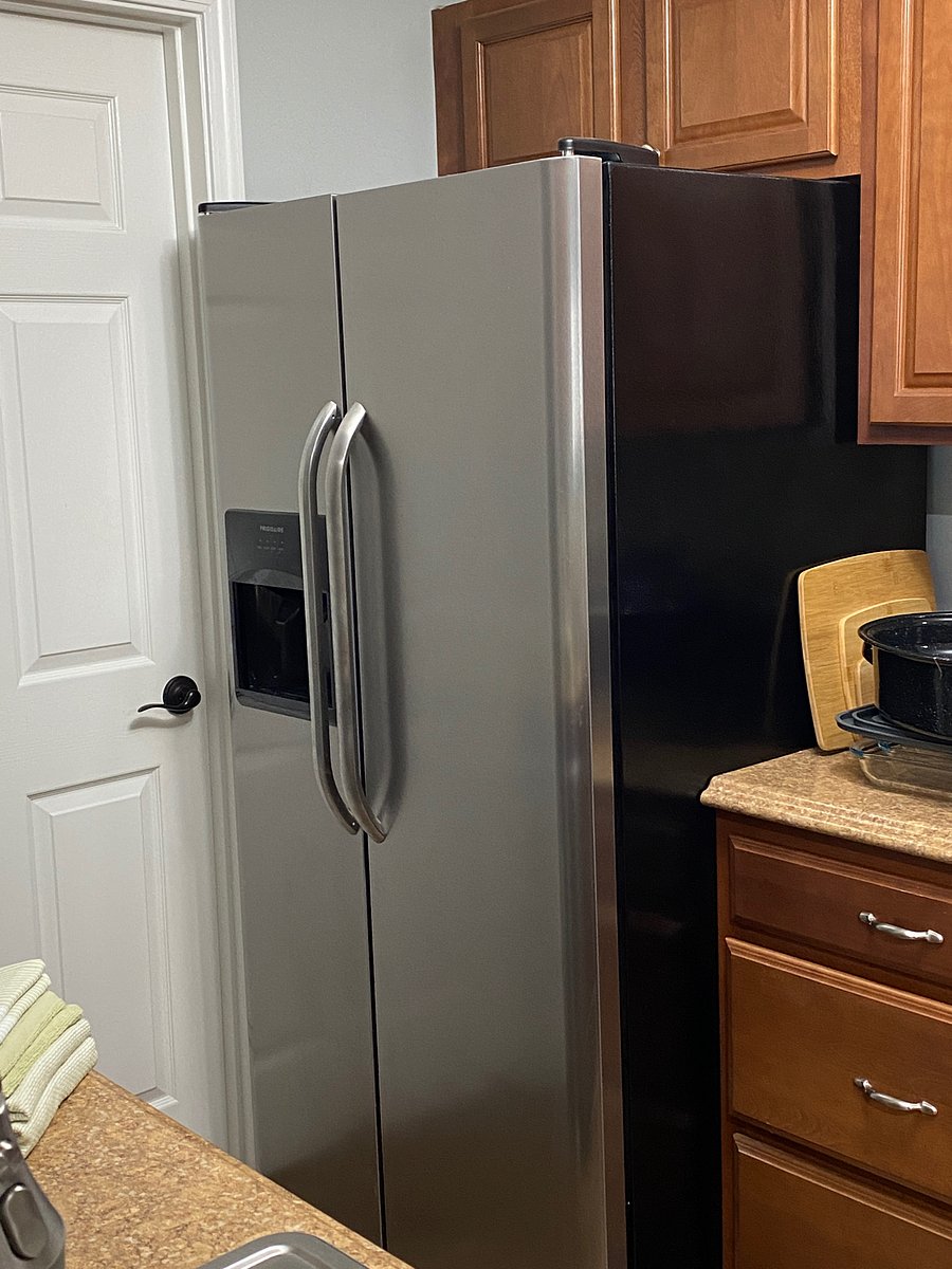 Full-size fridge with water/ice dispenser