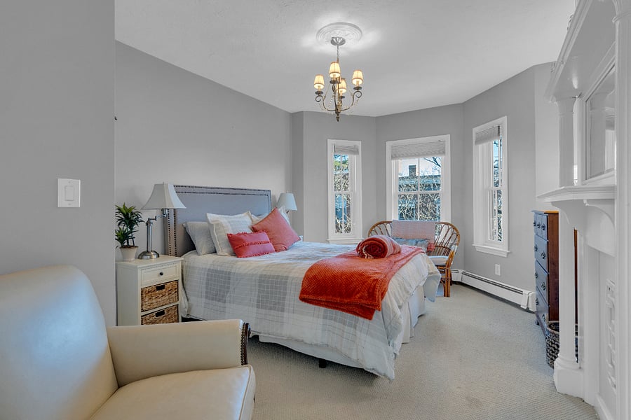 3rd floor queen bedroom