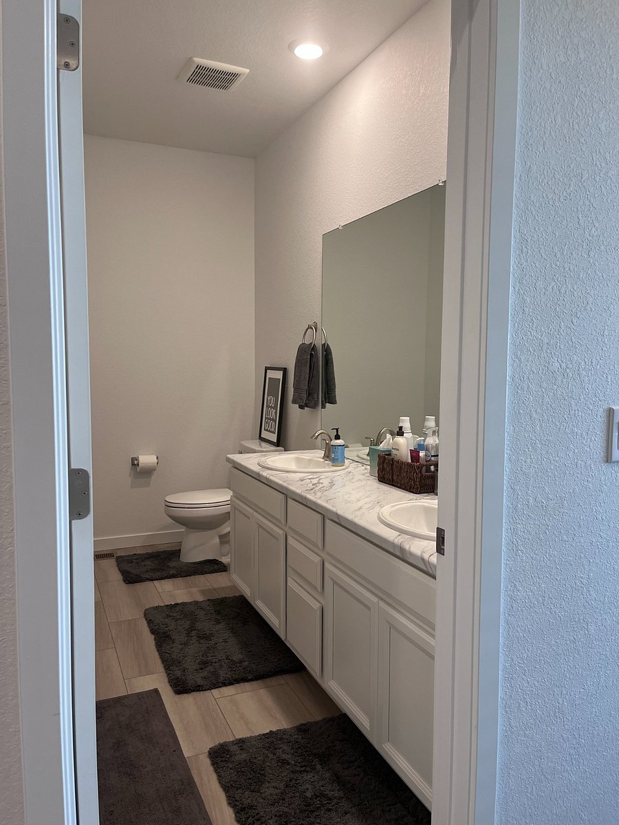 2nd Floor Private Bath