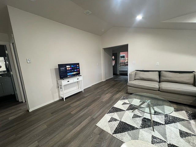 Furnished Finder property 620059_1 photo 9
