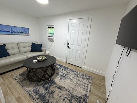 Furnished Finder property 620204_1 photo 24