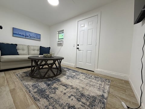 Furnished Finder property 620204_1 photo 25