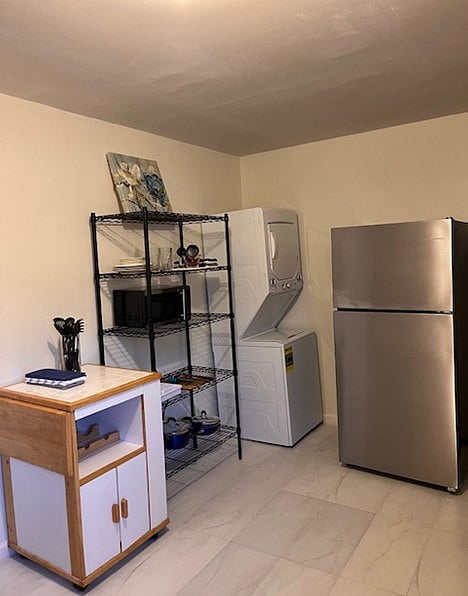 Kitchen Appliances & Utensils - Full amenities. Washer& dryer, microwave