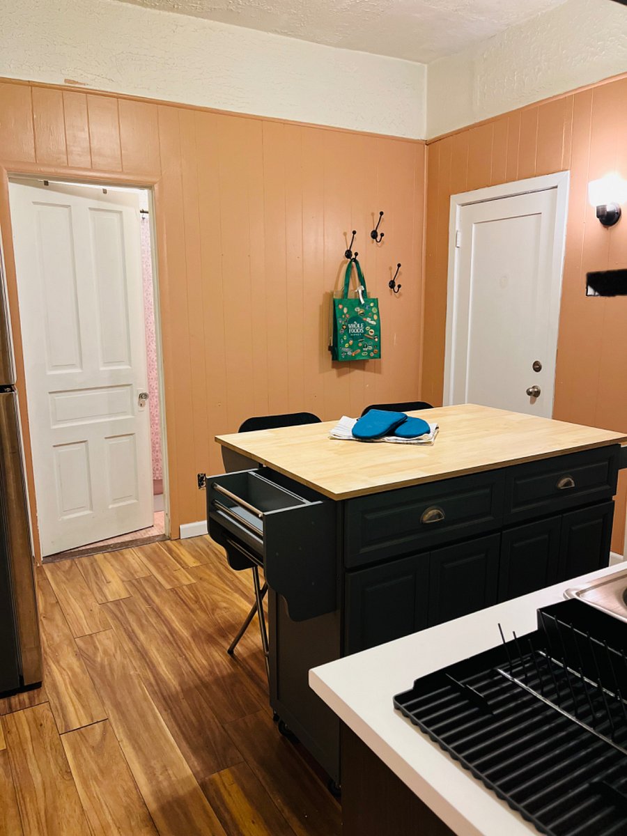 Mobile island can be moved to your preference.
Entry door on right. Bathroom door on left.