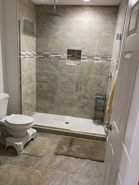 SHARED BATHROOM
