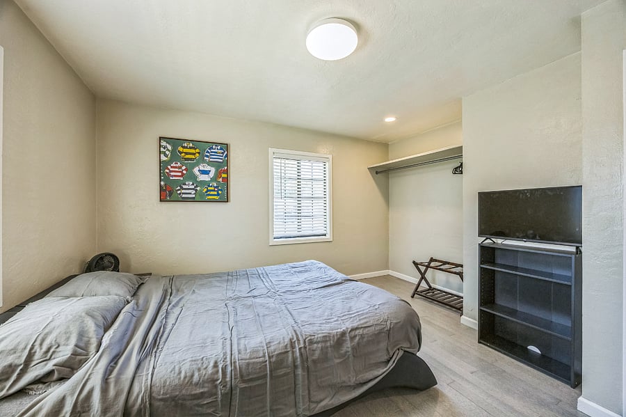 2nd bedroom