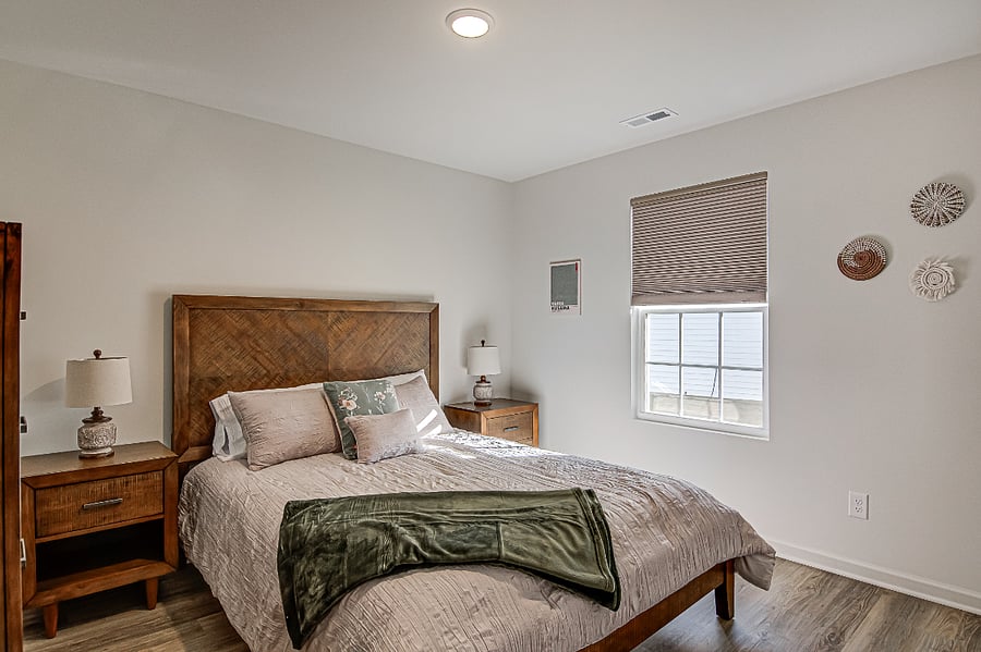 Queen Bedroom 1 with build-in closet