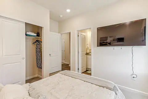 Furnished Finder property 620902_2 photo 20