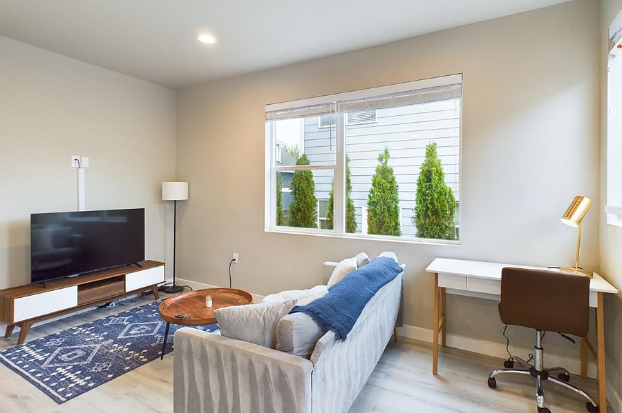 Spacious living room