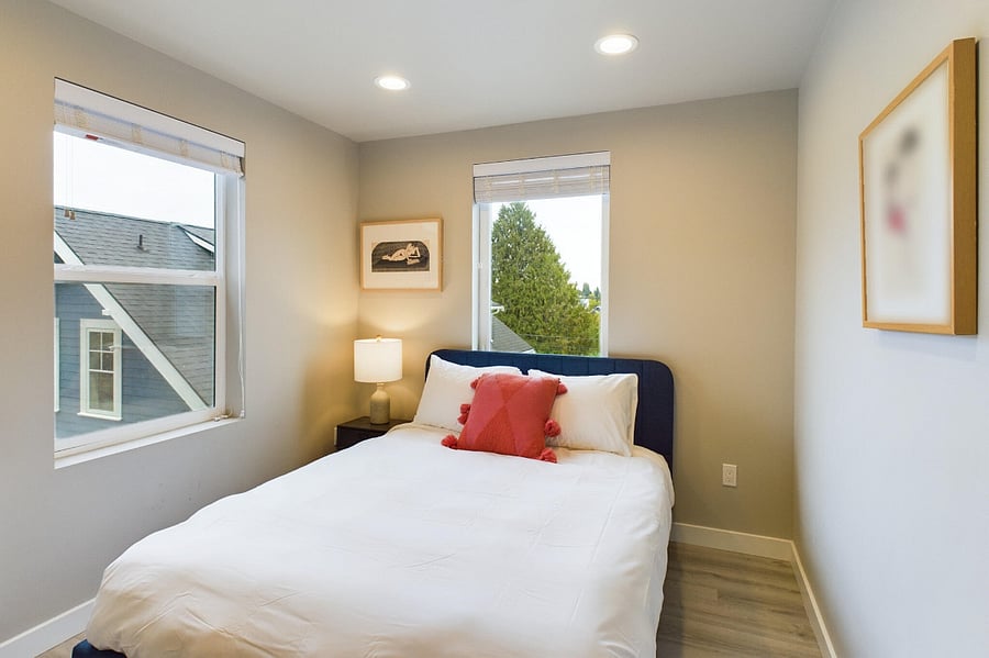 Nice and cozy with plenty of sunlight