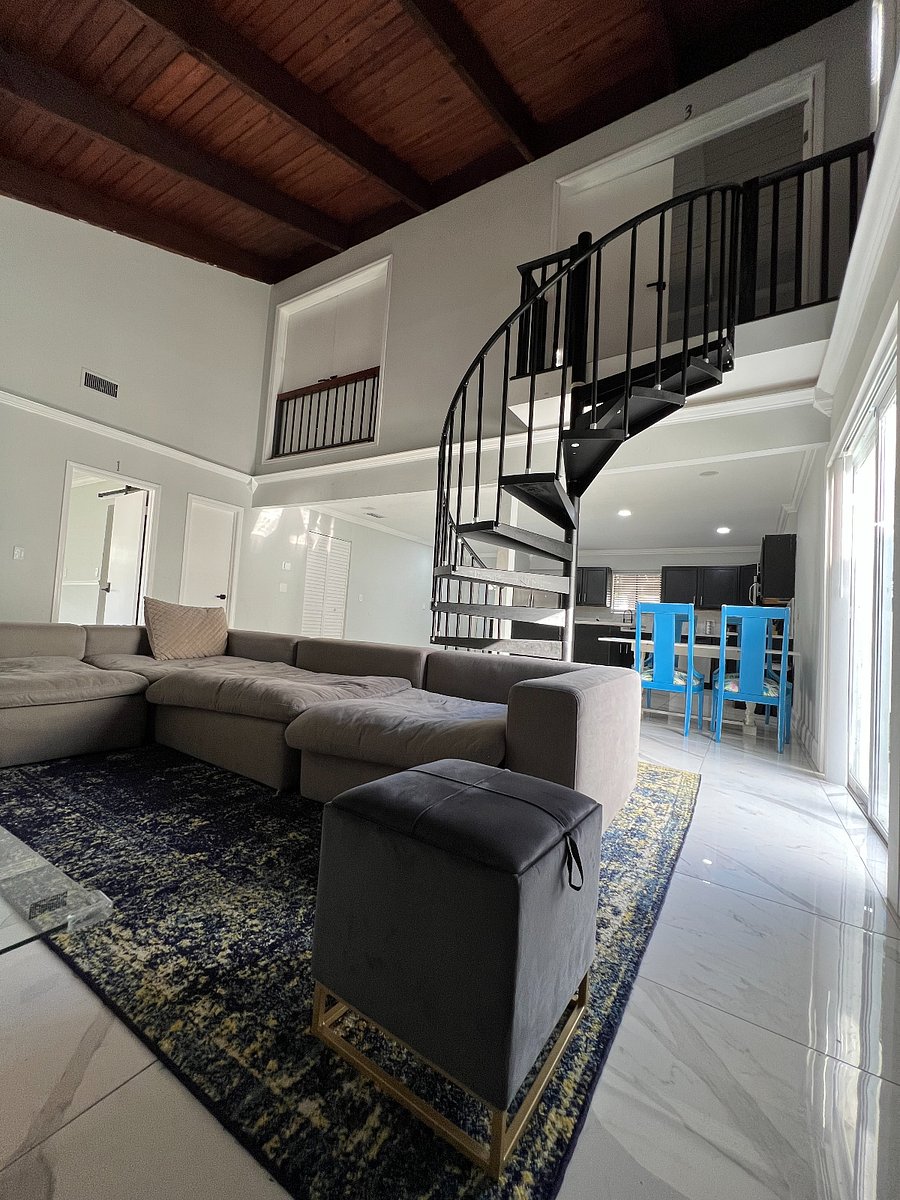 Living Room Right View