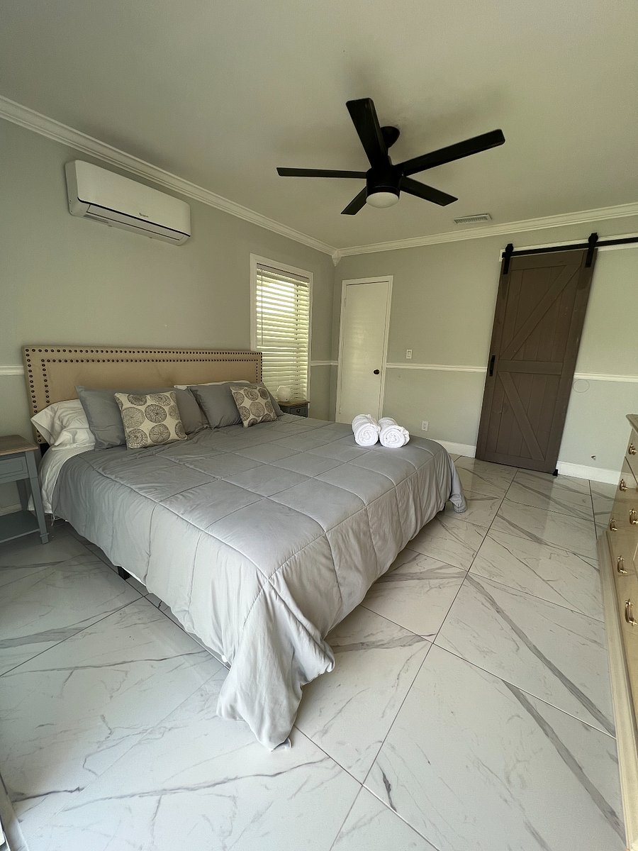Yard-View Room