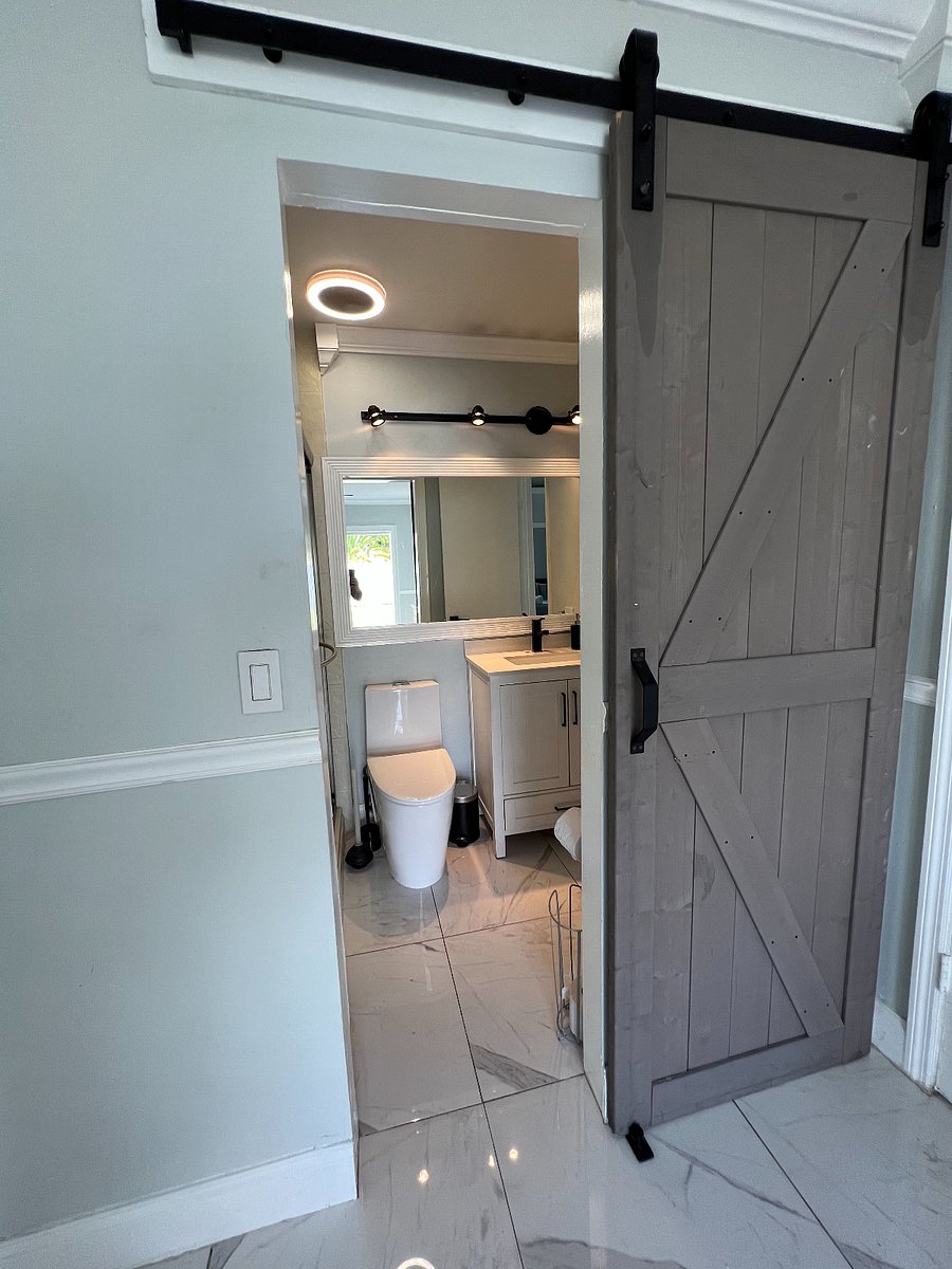 Yard-View Room Barn Door