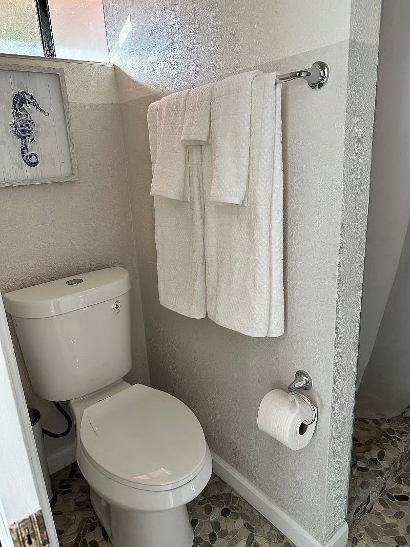 Cottage B
Rent: $3,050/month
Utilities: $150/month