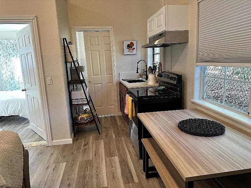 Cottage B
Rent: $3,050/month
Utilities: $150/month