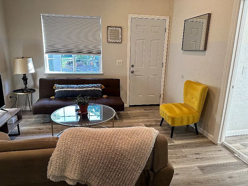 Cottage B
Rent: $3,050/month
Utilities: $150/month