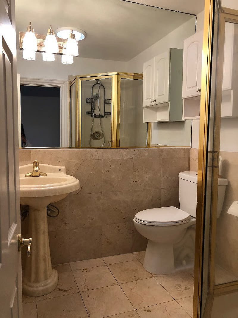 Studio
Rent: $2,850/month
Utilities: $150/month